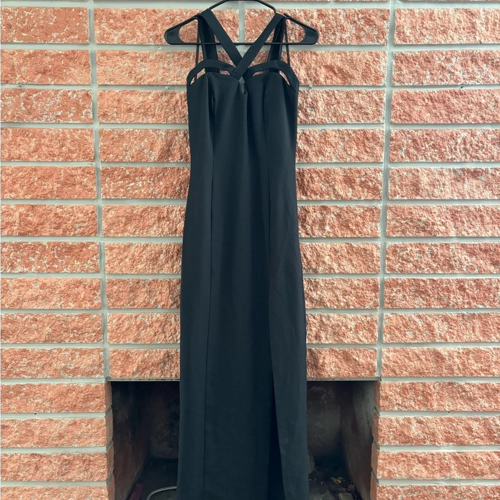 Elegant Black Evening Dress - Picture 2 of 13